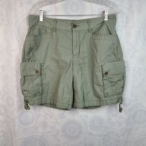 LRL Lauren Ralph Lauren olive green cargo bermuda active shorts size 10